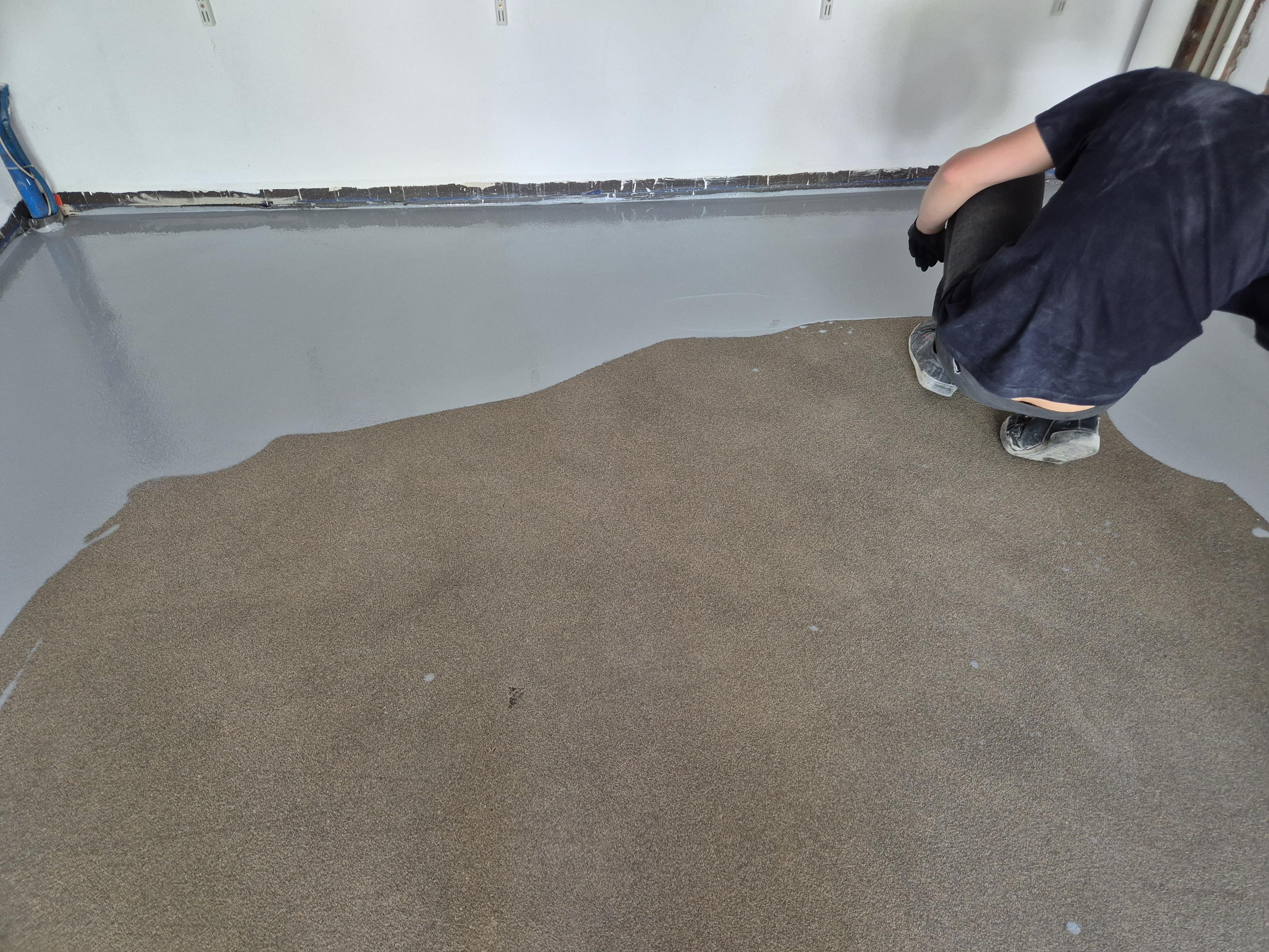 Aplikacja żywicy epoksydowej na posadzkę